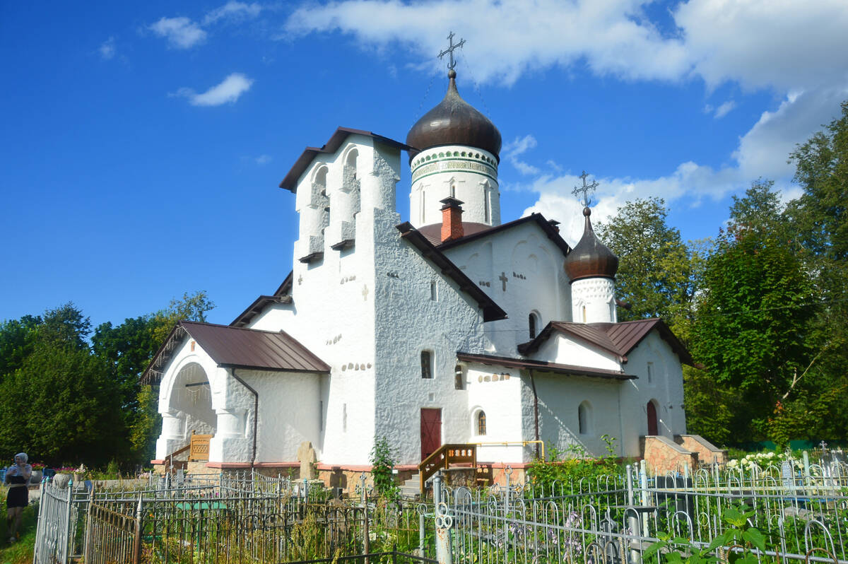 Церковь Петра и Павла (новая), Спицино (Гдовский район, Псковская область). общий вид в ландшафте