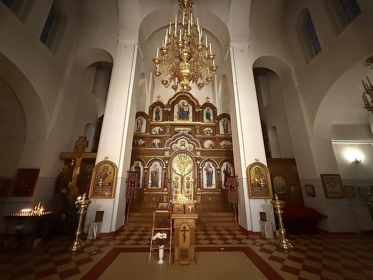 Основной объем, вид с запада, интерьер и убранство. Церковь Тихона, Патриарха Всероссийского, Великие Луки (Великолукский район и г. Великие Луки, Псковская область)