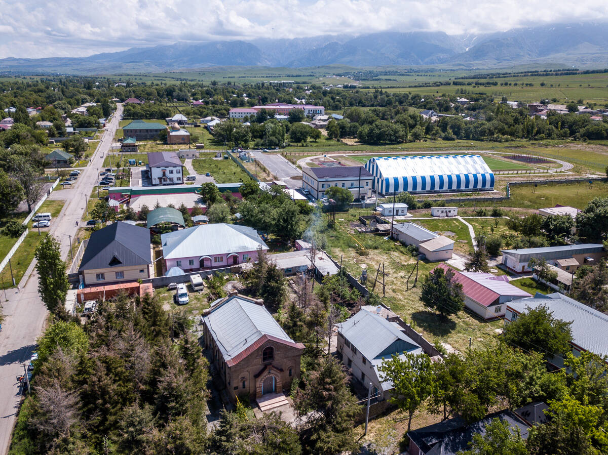 Церковь Покрова Пресвятой Богородицы, Биринши Мамыр (Дорофеевка) (Туркестанская область, Казахстан). общий вид в ландшафте