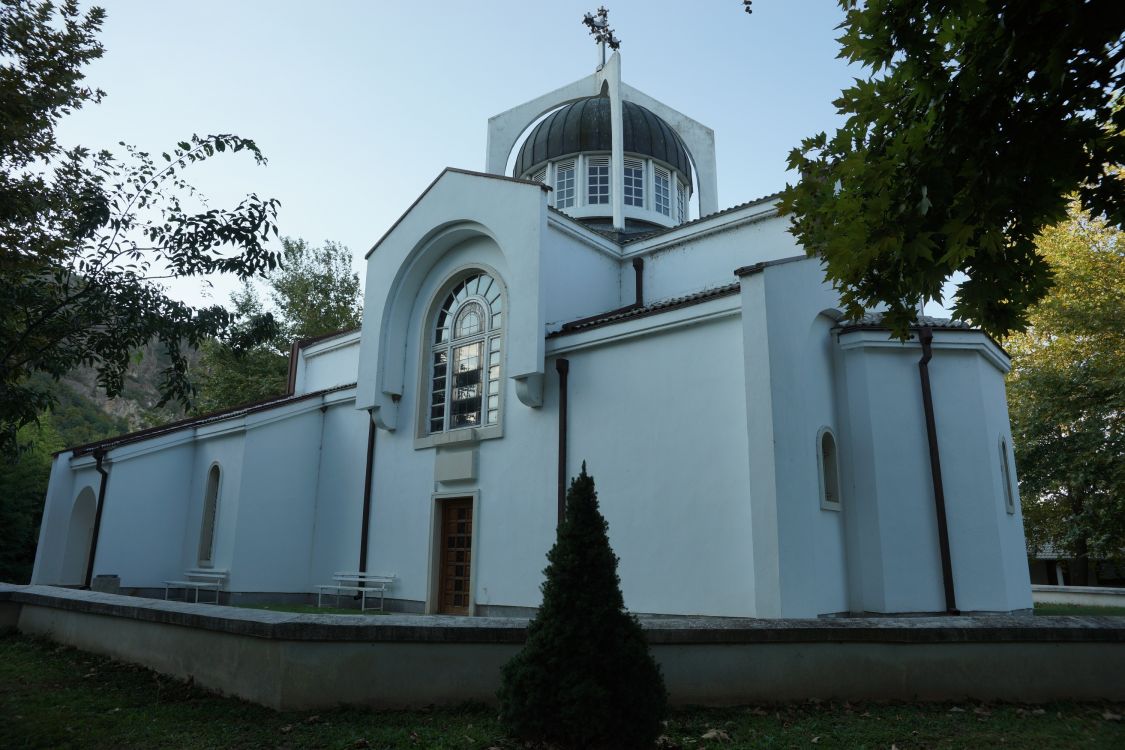 Церковь Параскевы Сербской, Рупите (Благоевградская область, Болгария). фасады