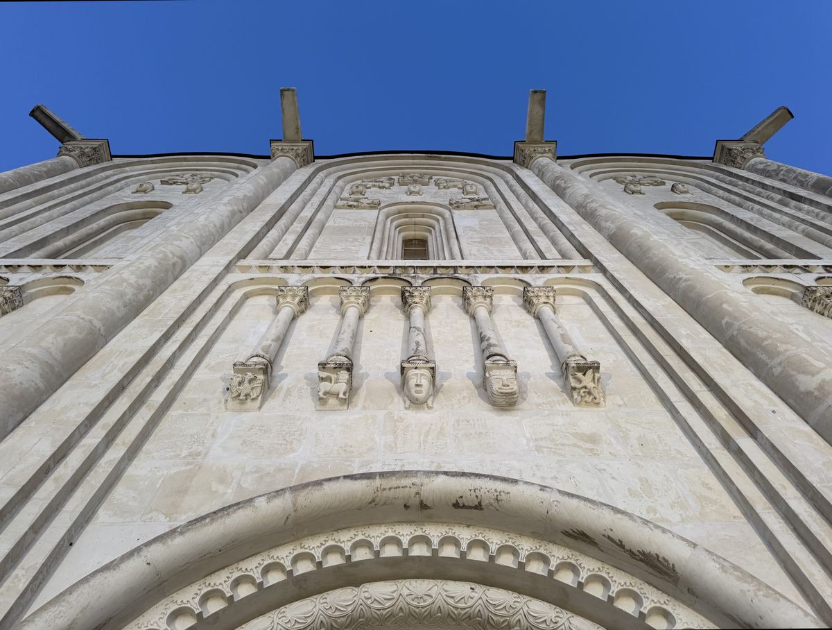 Каменный фасадный декор, архитектурные детали. Церковь Владимира равноапостольного, Аргатов (Усть-Лабинский район, Краснодарский край)