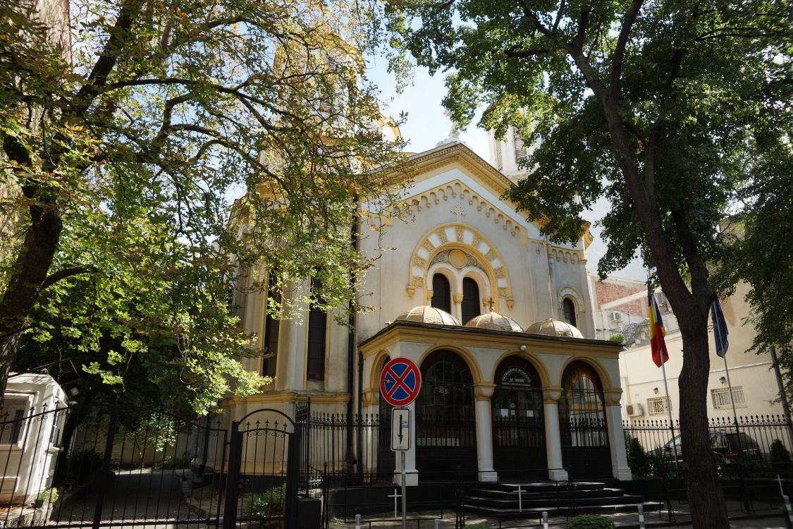 Церковь Троицы Живоначальной, София (София, Болгария). фасады