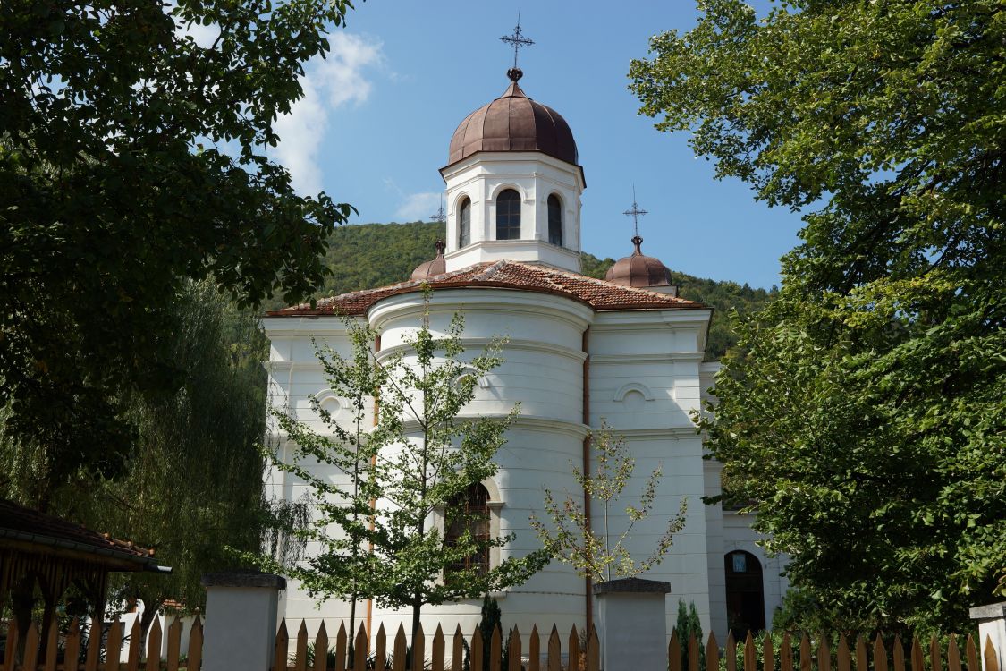 Враца. Церковь Константина и Елены. фасады