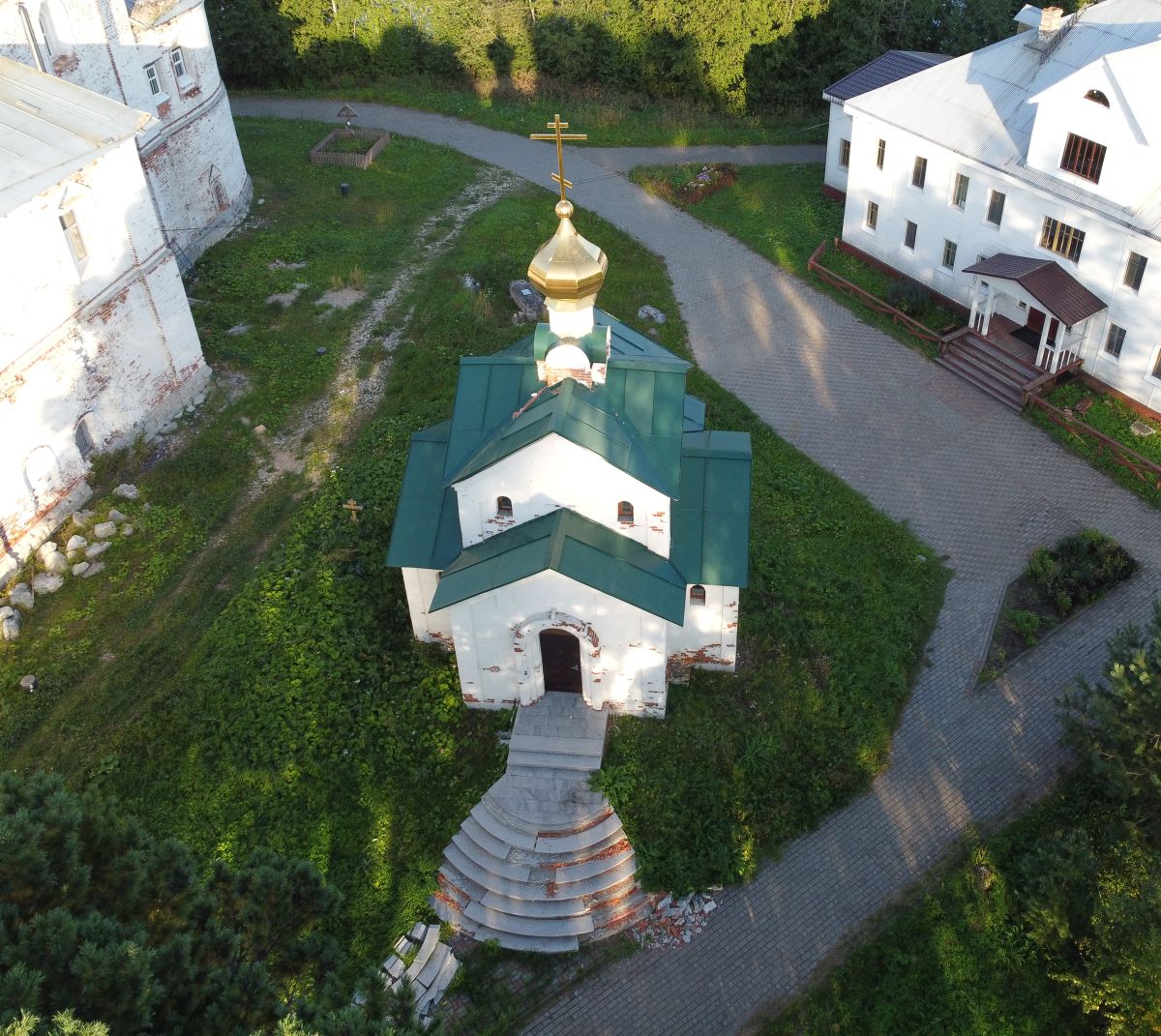 Троицкий Антониев Сийский мужской монастырь. Церковь Николая II, Царя-страстотерпца, Монастырь (Холмогорский район, Архангельская область). фасады