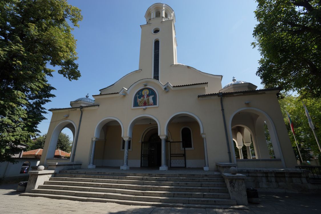 Пловдив. Церковь Иоанна Рыльского. фасады