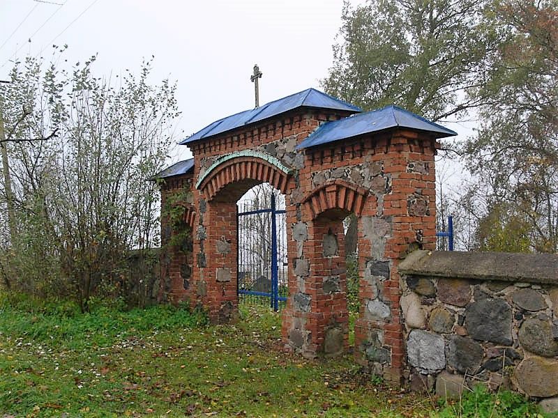 Церковь Преображения Господня, Колпино (Печорский район, Псковская область). дополнительная информация, Западные ворота