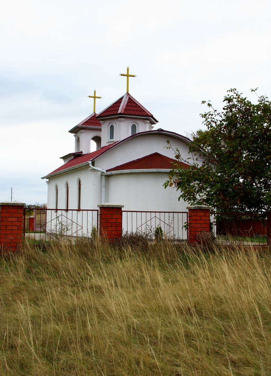общий вид в ландшафте. Часовня Пантелеимона Целителя, Суворовская (Предгорный район, Ставропольский край)