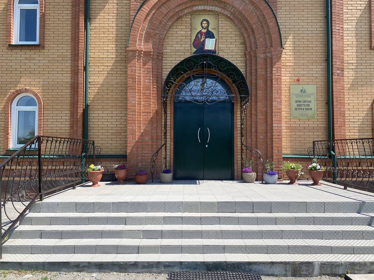 Церковь Петра и Павла (новая), Шушенское (Шушенский район, Красноярский край). дополнительная информация, Паперть