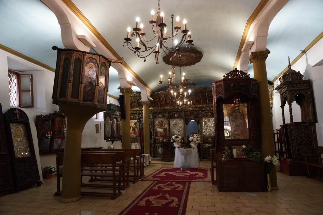 Церковь Успения Пресвятой Богородицы, Варна (Варненская область, Болгария). интерьер и убранство