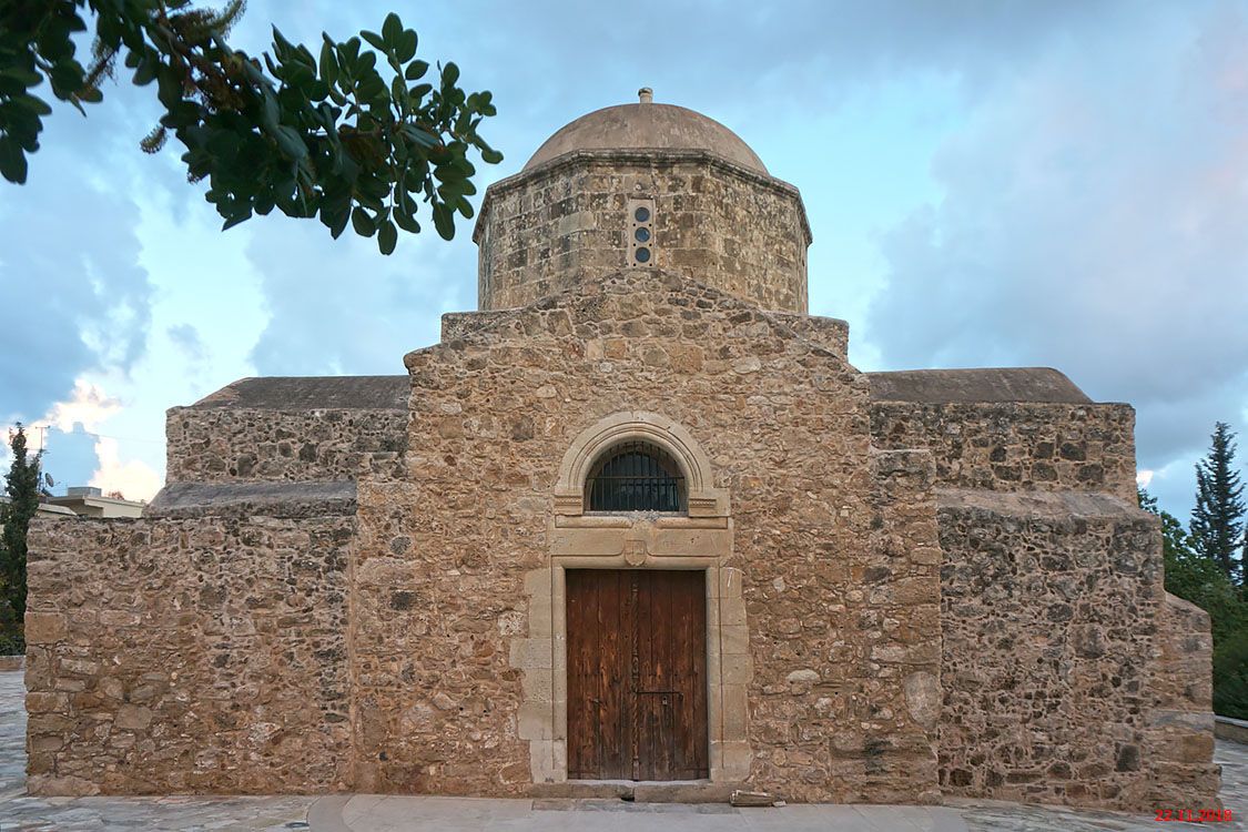 Церковь иконы Божией Матери Златоградая, Эмба (Пафос, Кипр). фасады
