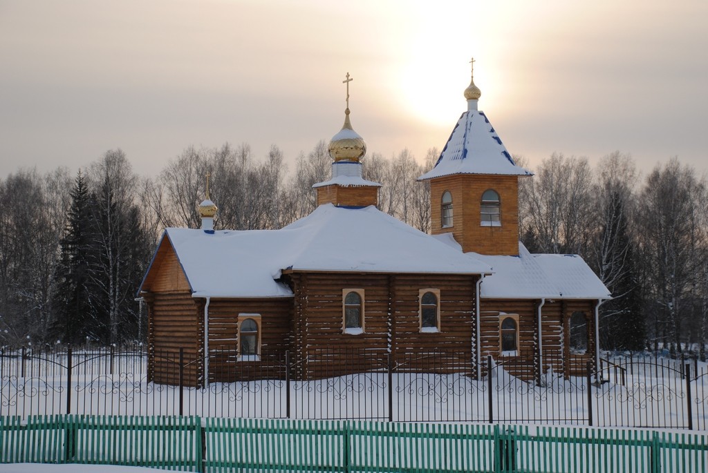 Красный Яр. Церковь Успения Пресвятой Богородицы. фасады, Вид с трассы