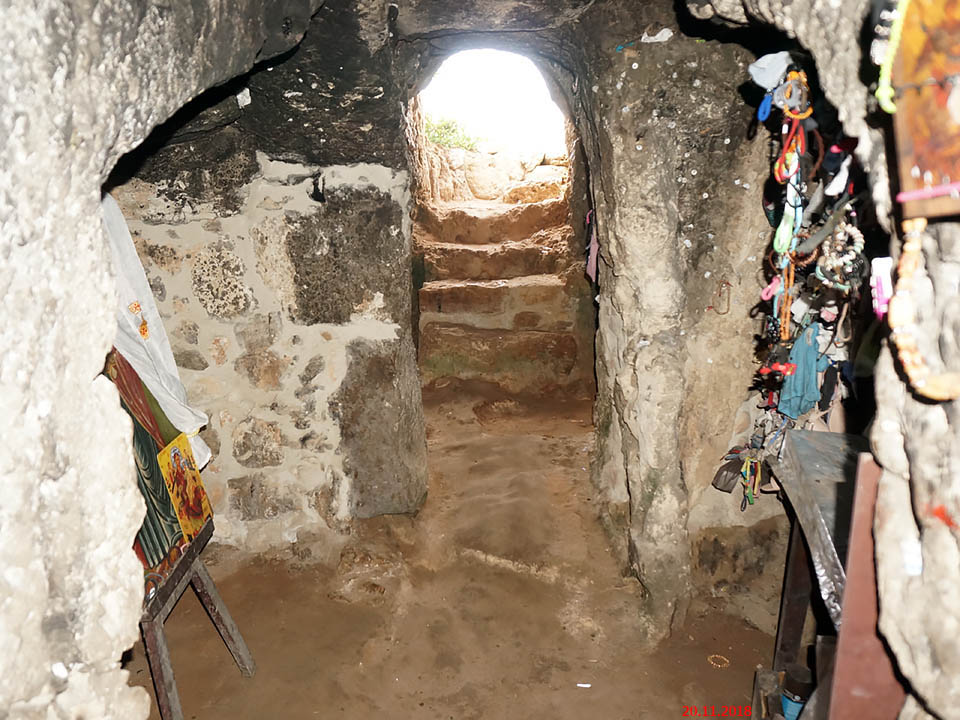 Айа-Напа. Пещерная церковь Феклы Иконийской. интерьер и убранство
