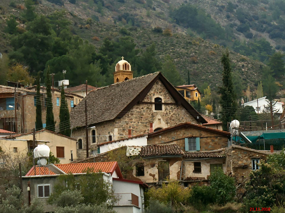 Церковь Георгия Победоносца, Гури (Никосия, Кипр). общий вид в ландшафте