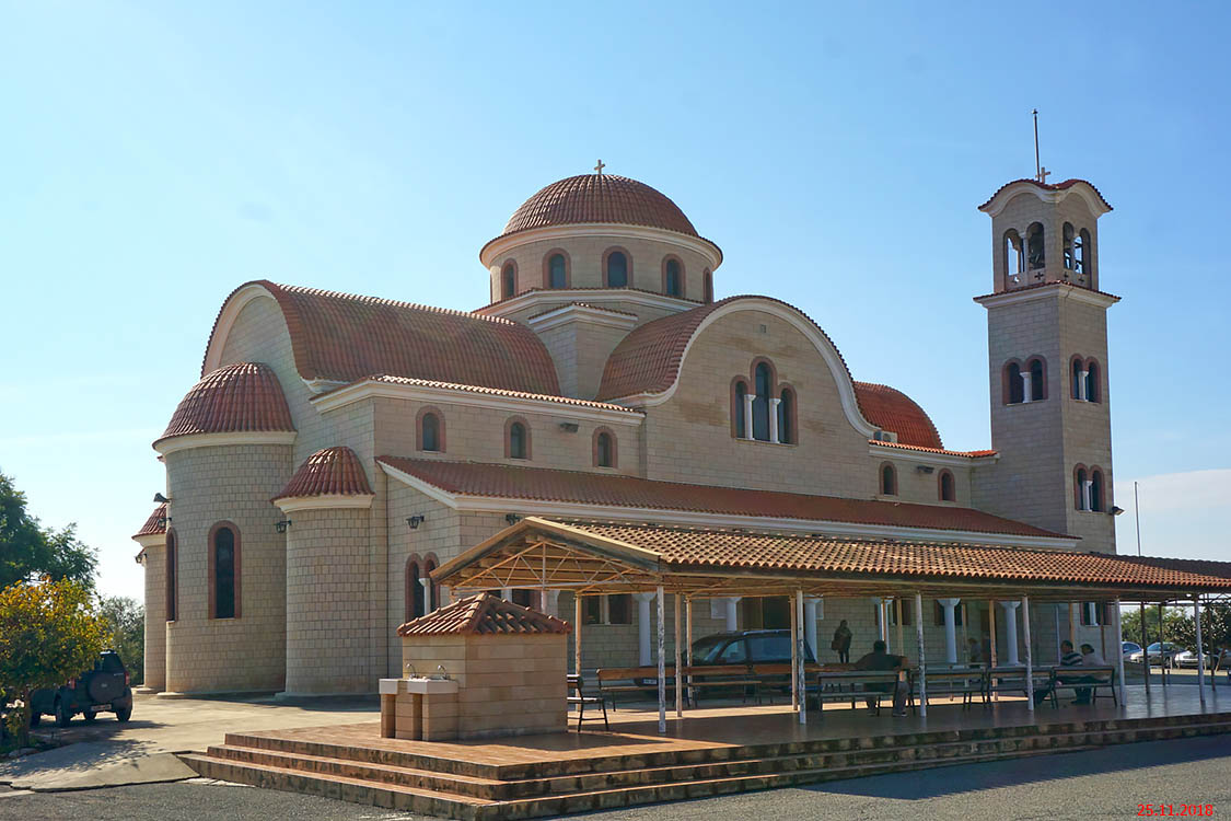 Мазотас. Церковь Ксенофонта Константинопольского (новая). фасады