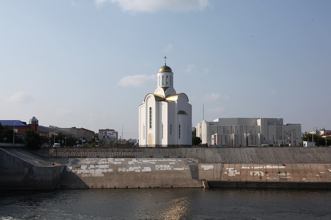 Храм на набережной Курган