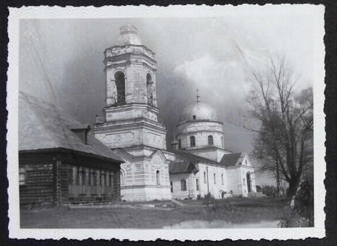 Фото 1942 г. с аукциона e-bay.de, архивная фотография. Церковь Покрова Пресвятой Богородицы, Подбужье (Хвастовичский район, Калужская область)