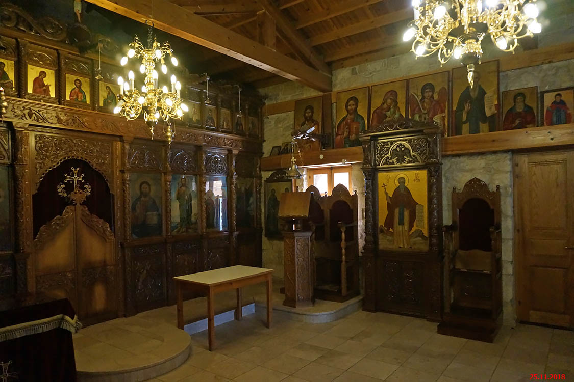 Церковь Ксенофонта Константинопольского (старая), Мазотас (Ларнака, Кипр). интерьер и убранство