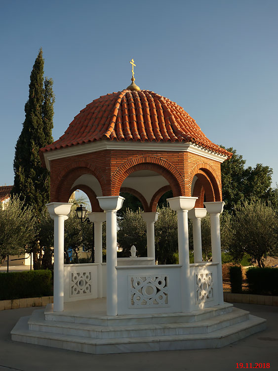 Часовня Димитрия Солунского, Паралимни (Фамагуста, Кипр). фасады