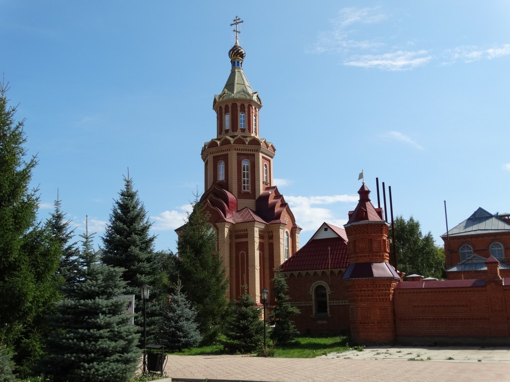 Троицкая Симеонова обитель милосердия. Церковь Новомучеников и исповедников Церкви Русской, Саракташ (Саракташский район, Оренбургская область). общий вид в ландшафте