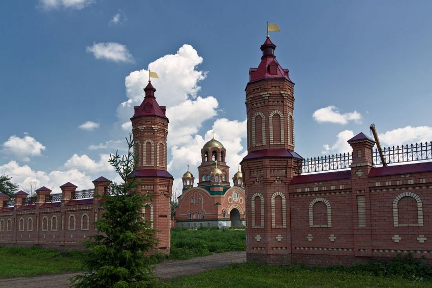 Троицкая Симеонова обитель милосердия, Саракташ (Саракташский район, Оренбургская область). дополнительная информация,  Ограда обители