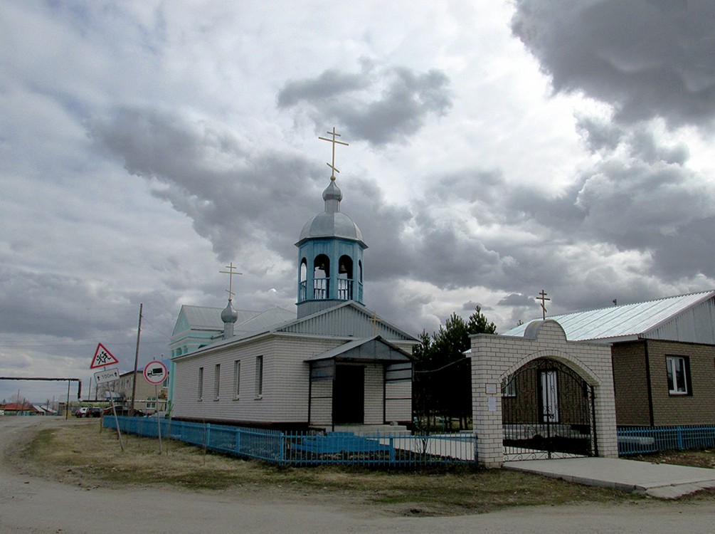 Красномыльское. Церковь Вознесения Господня (новая). общий вид в ландшафте