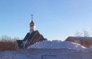 Церковь Сергия Радонежского, Вид с перекрёстка Дальневосточной ул. и Северо-Восточного шоссе, правее видно здание воскресной школы<br>, Петропавловск-Камчатский, Петропавловск-Камчатский, город, Камчатский край