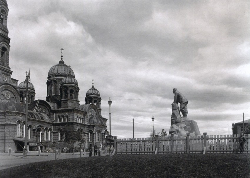 Лысьва. Церковь Троицы Живоначальной (старая). архивная фотография