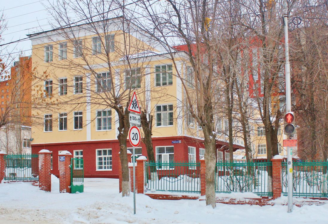 Церковь Вознесения Господня, Уфа (Уфа, город, Республика Башкортостан). дополнительная информация, Школа, построенная на месте снесённой церкви