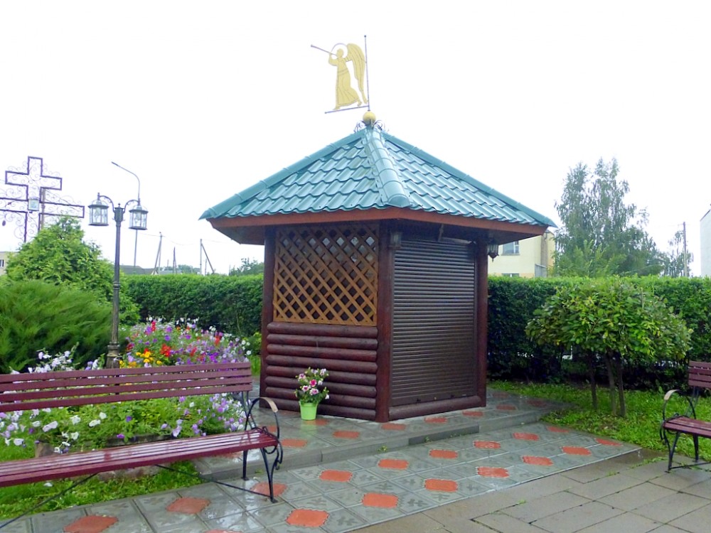 Церковь Николая Чудотворца, Лучники (Слуцкий район, Беларусь, Минская область). дополнительная информация, Беседка
