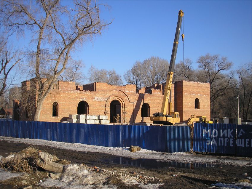 Церковь Тихона Задонского (строящаяся), Саратов (Саратов, город, Саратовская область). документальные фотографии, Новый строящийся храм Тихона Задонского, место его возведения расположено поодаль от храма, находящегося в цокольном этаже девятиэтажного дома № 89 по улице Огородной. Координаты строящегося храма: широта 51.512883, долгота 45.958512.