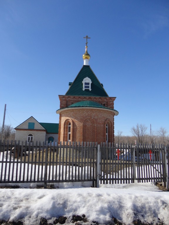 Красный Текстильщик. Церковь Серафима Саровского на кладбище. фасады