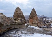 Неизвестная церковь, Церковь справа, часовня слева<br>, Гёреме, Невшехир, Турция