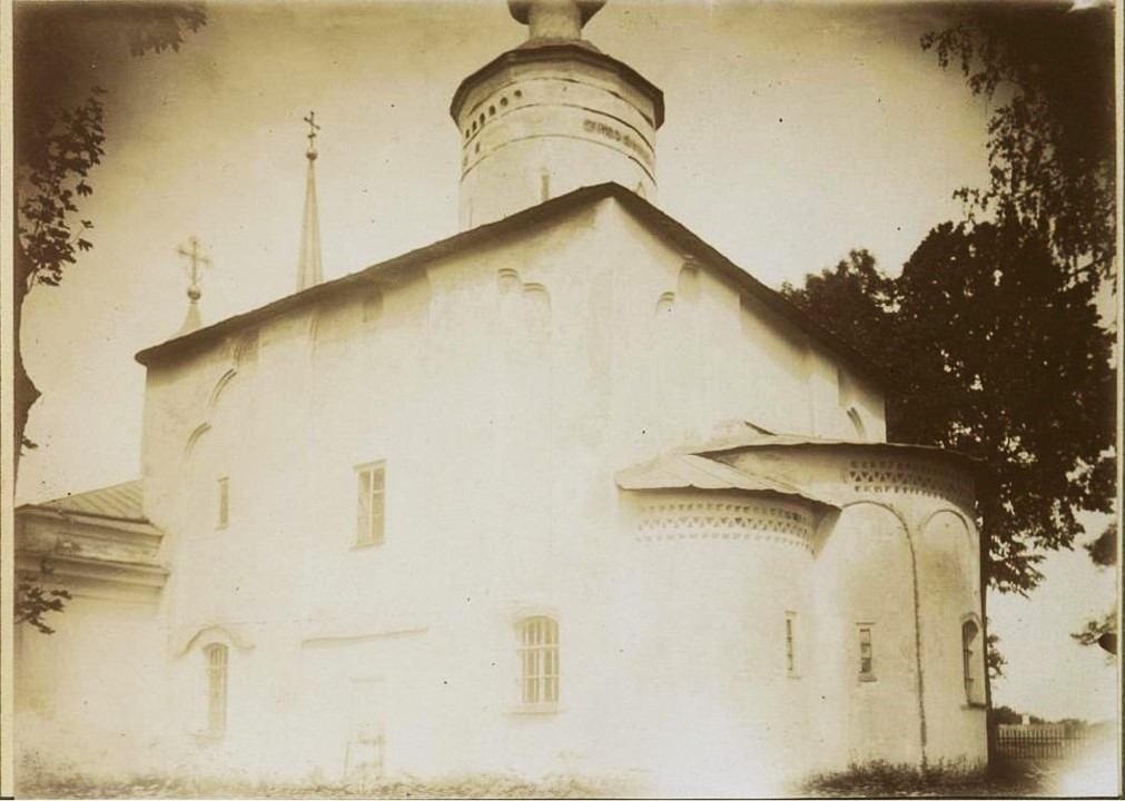 Собор Димитрия Солунского в Кремле, Гдов (Гдовский район, Псковская область). архивная фотография, Вид с юго-востока. Фото Григорьева Николая Кирилловича 1914-1915 гг. из фондов Музея при Российской академии художеств. (Музейный № Ф-14844)