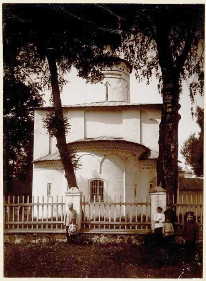 Собор Димитрия Солунского в Кремле, Гдов (Гдовский район, Псковская область). архивная фотография, Вид с востока. Фото Григорьева Николая Кирилловича 1914-1915 гг. из фондов Музея при Российской академии художеств. (Музейный № Ф-14842)