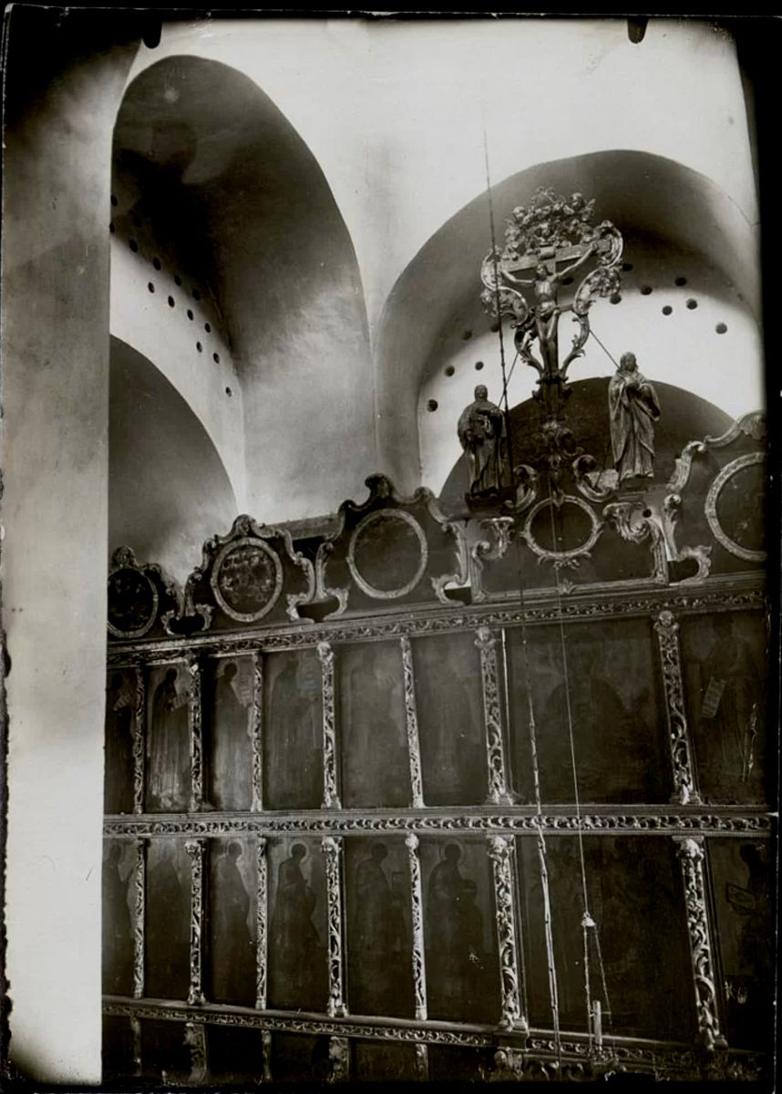 Интерьер. Фото конца XIX - начала XX вв. из фондов Музея при Российской академии художеств. (Музейный № Ф-11072), архивная фотография. Собор Димитрия Солунского в Кремле, Гдов (Гдовский район, Псковская область)