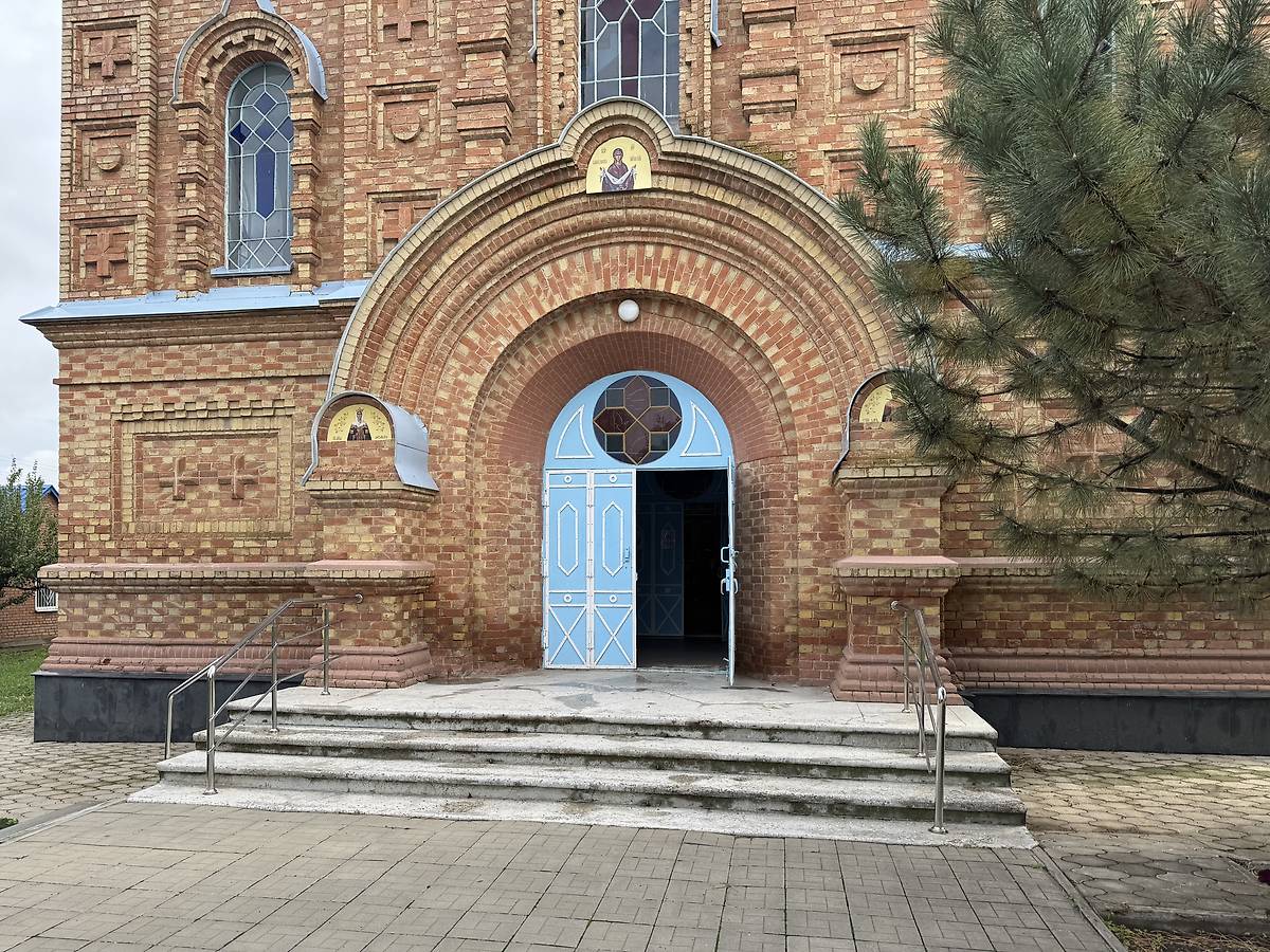 Западный портал, архитектурные детали. Церковь Покрова Пресвятой Богородицы, Новоивановская (Новопокровский район, Краснодарский край)