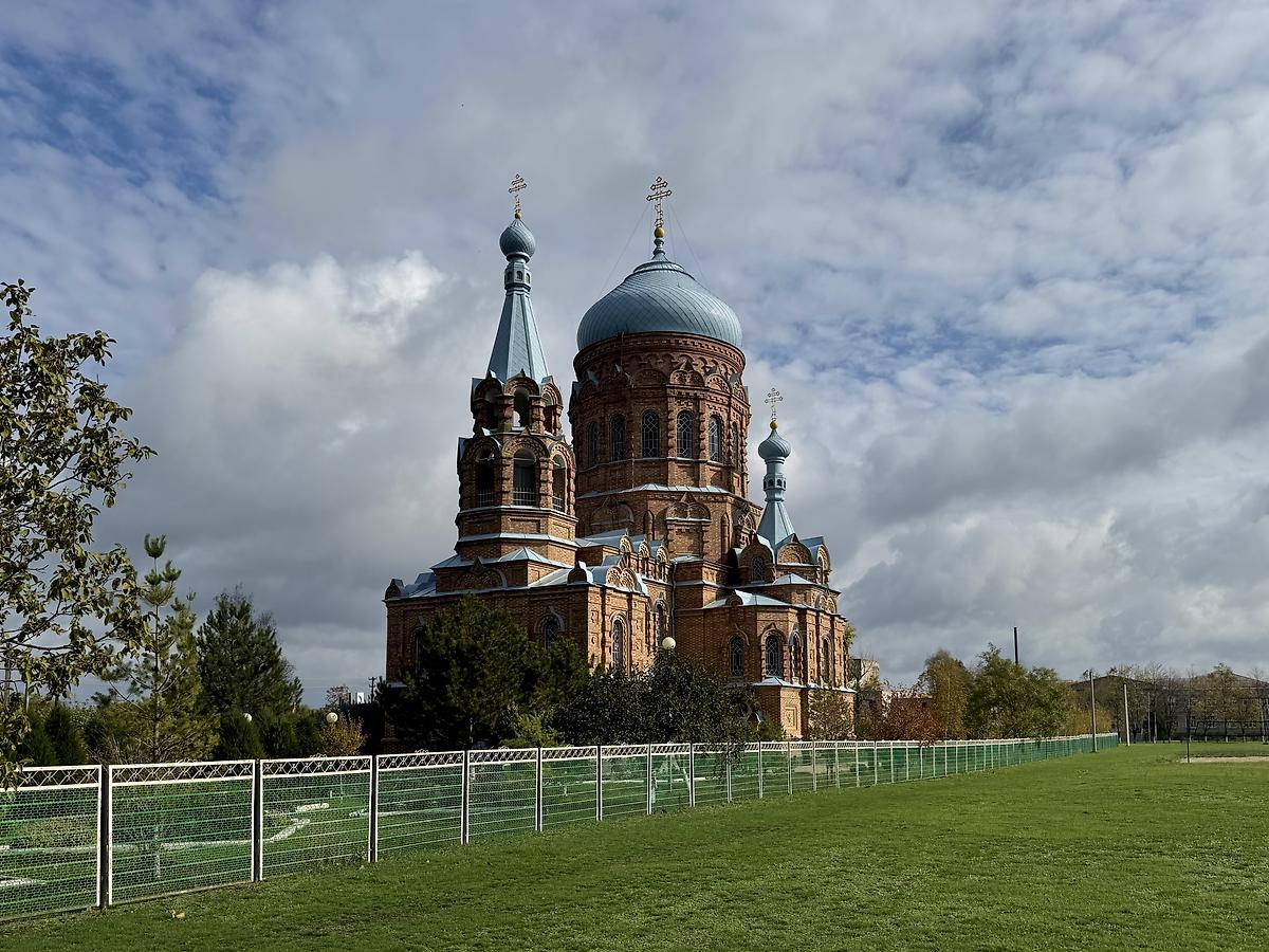 Вид с юго-запада, фасады. Церковь Покрова Пресвятой Богородицы, Новоивановская (Новопокровский район, Краснодарский край)