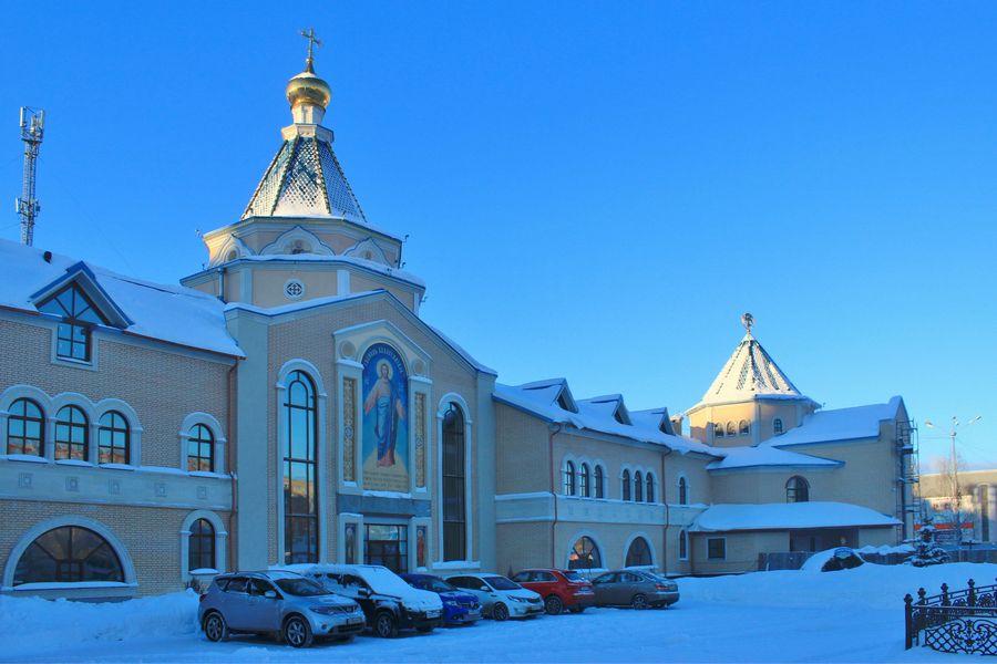 Ижевск. Домовая церковь Пантелеимона Целителя при воскресной школе. фасады