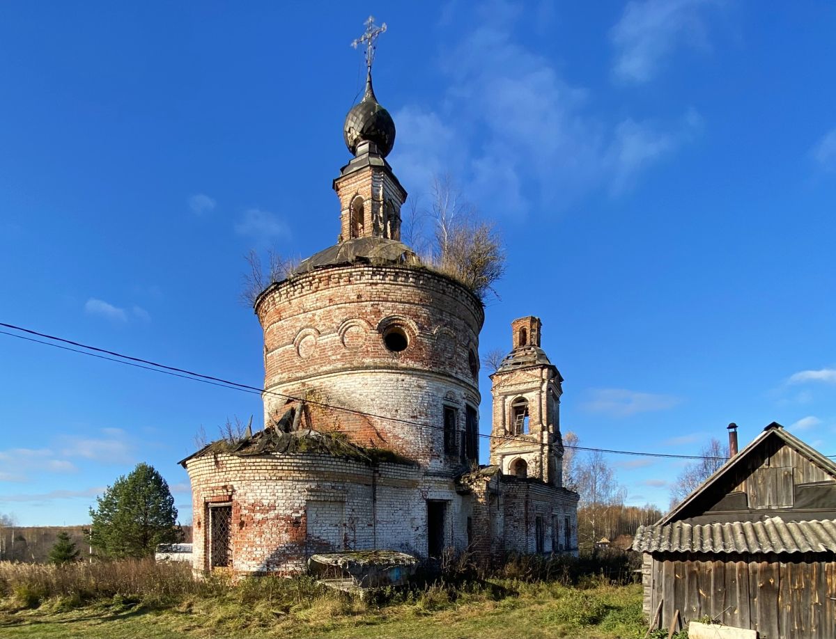 Лужок. Церковь Воскресения Христова. фасады, Вид с северо-востока