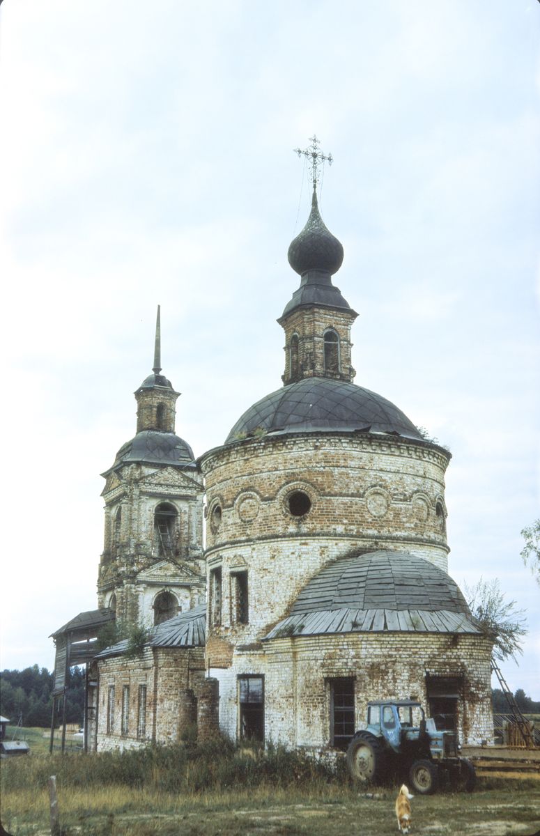 Шпиль еще на месте, фасады. Церковь Воскресения Христова, Лужок (Буйский район, Костромская область)