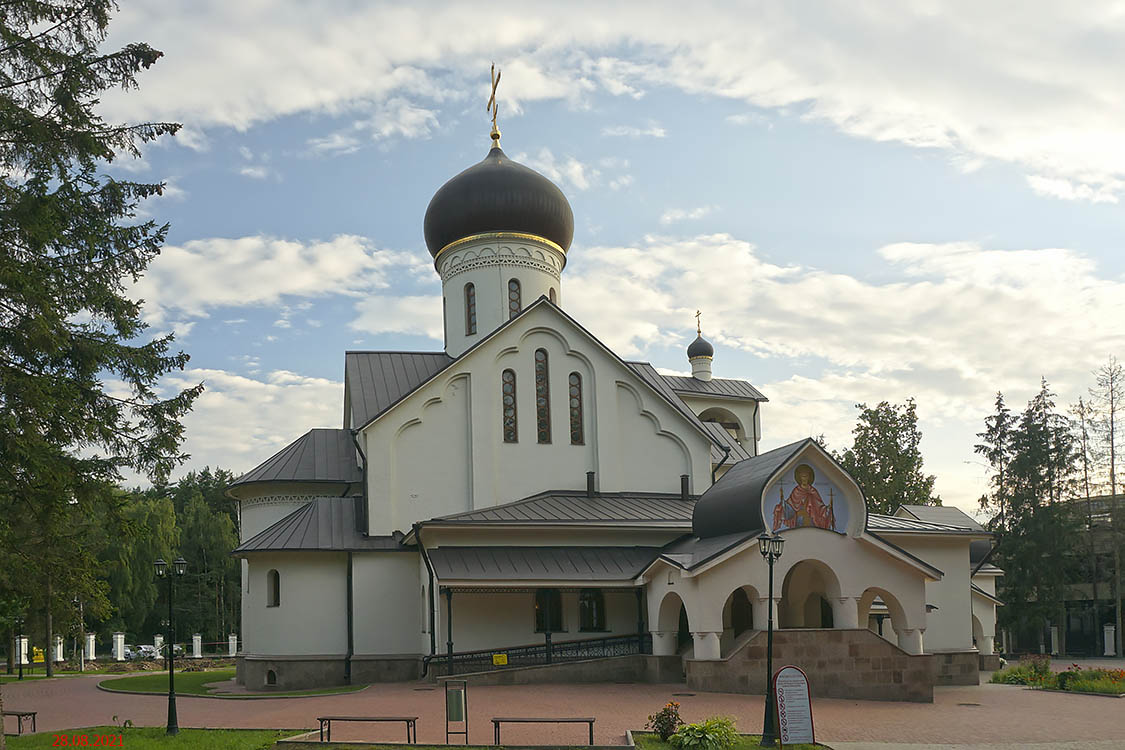 Троицк. Церковь Троицы Живоначальной (каменная) в Троицке. фасады