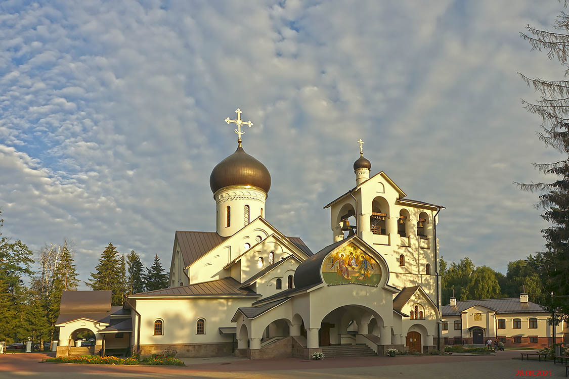 Троицк. Церковь Троицы Живоначальной (каменная) в Троицке. фасады