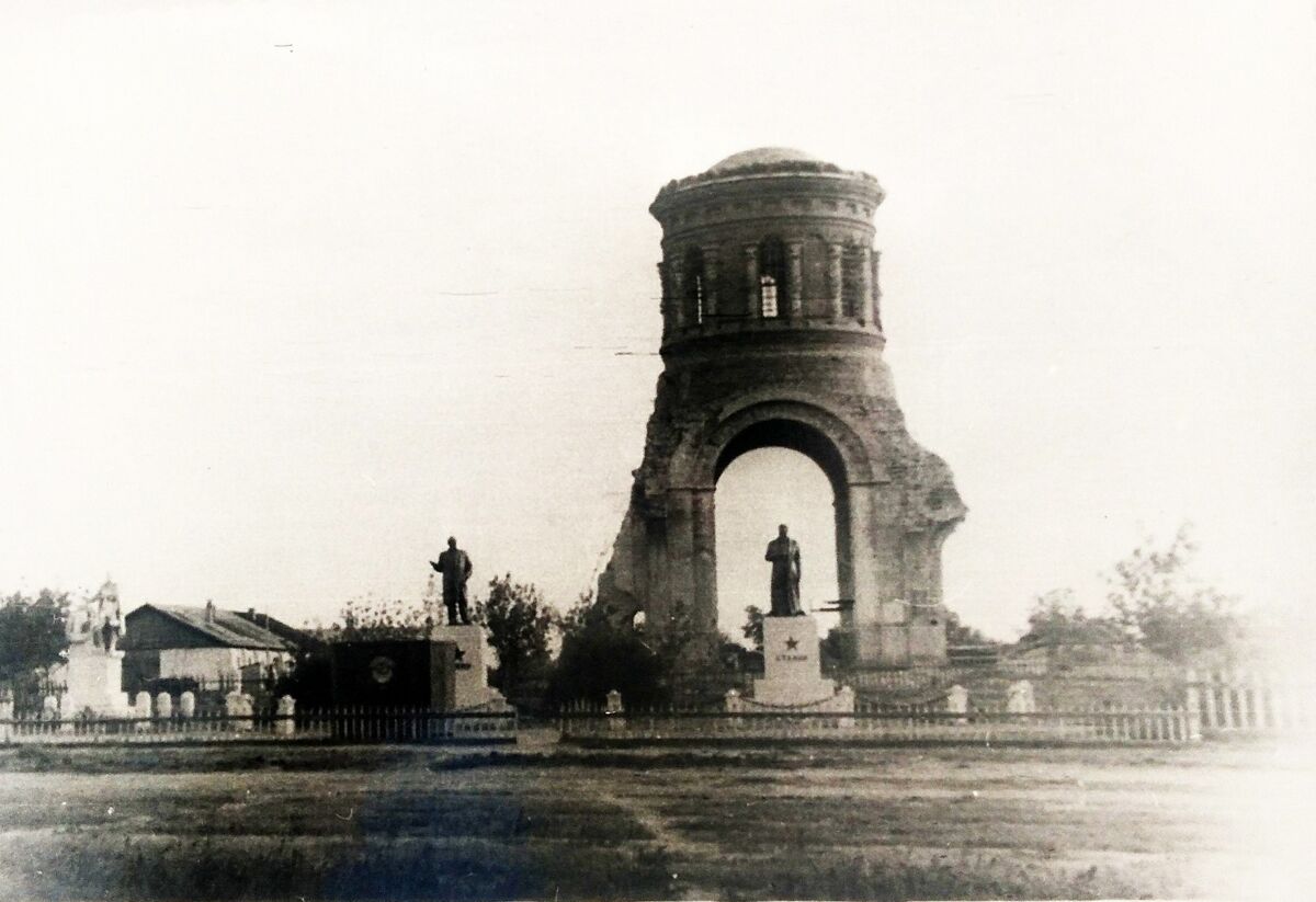 Церковь Вознесения Господня (старая), Круглое (Азовский район и г. Азов, Ростовская область). архивная фотография, Фото 1950-х годов из приходского архива
