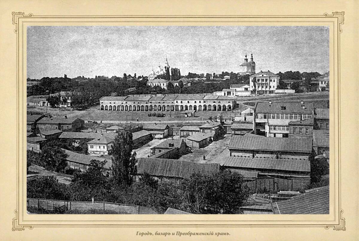 Церковь Преображения Господня, Рыльск (Рыльский район, Курская область). архивная фотография, Начало ХХ в. Слева Вознесенская церковь. Из открытых источников