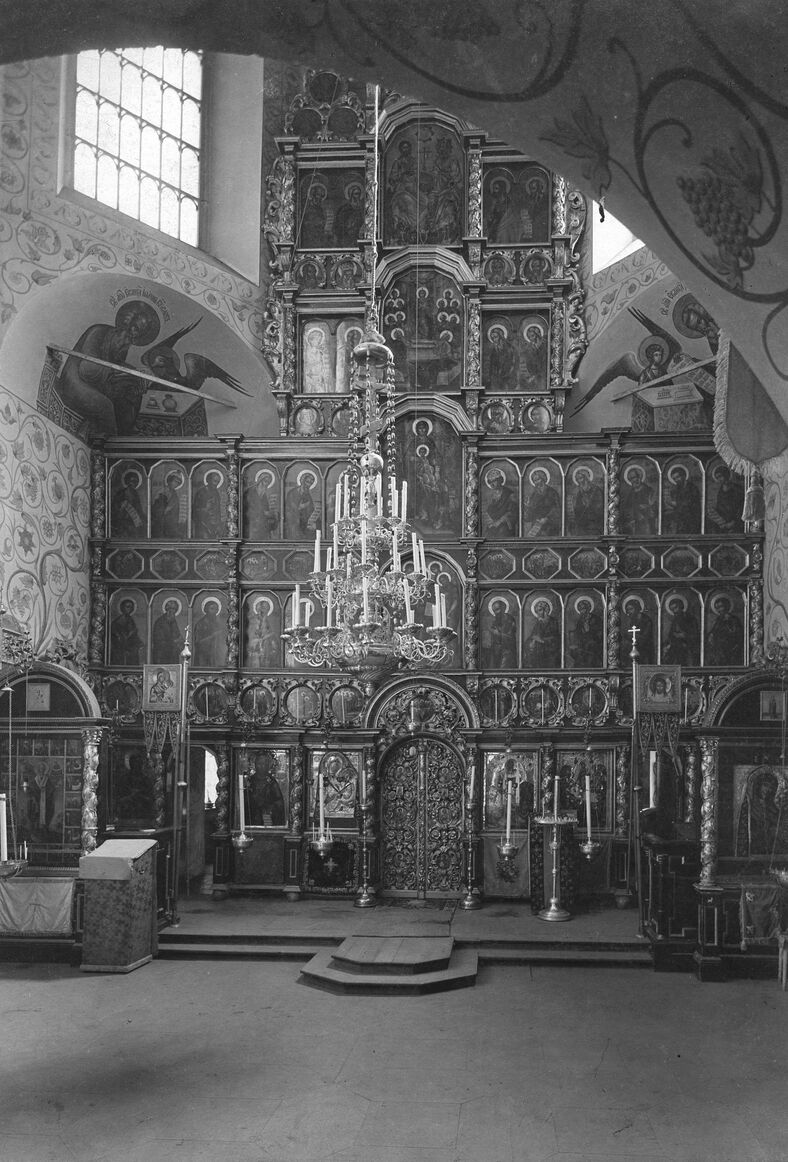 Церковь Успения Пресвятой Богородицы (утраченная), Петрово-Дальнее (Красногорский городской округ, Московская область). архивная фотография, Интерьер Успенского храма. Фотография выполнена  в первой пол. ХХ века. С сайта: http://uspenie-pd.ru/istoria/.