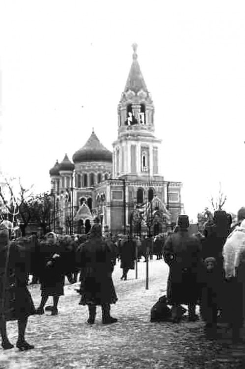 Харьков. Церковь Сошествия Святого Духа. архивная фотография, Снятие колоколов. Частная коллекция. Фото 1930 г.