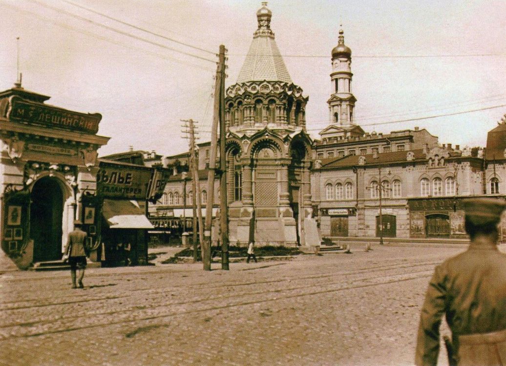 Часовня Александра Невского в память кончины Александра II, Харьков (Харьков, город, Украина, Харьковская область). архивная фотография, Вид часовни после второй реконструкции, низ часовни переделан, площадка и лестница снесены, внутри оба этажа соединены в один