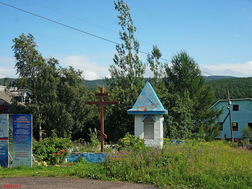 Кандалакша. Часовня в память погребённых священнослужителей. общий вид в ландшафте