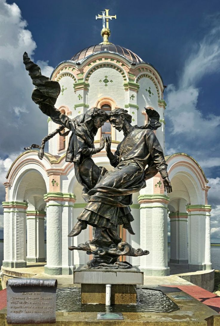 Часовня Петра и Февронии, Частоозерье (Частоозерский район, Курганская область). дополнительная информация, Скульптурная композиция «Святые благоверные Пётр и Феврония Муромские»