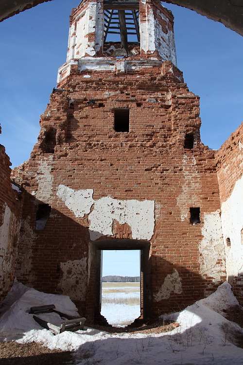 Церковь Вознесения Господня, Мыркайское (Мишкинский район, Курганская область). интерьер и убранство, Вид из притвора на колокольню